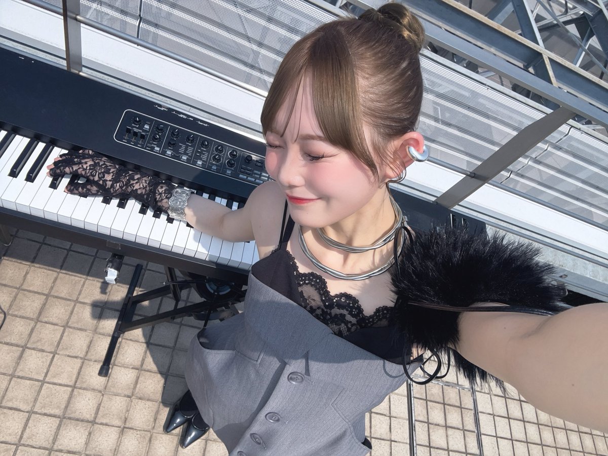 __pianeko's tweet photo. シーオンピアノの杏���です🎹💛

#TIF2026 一緒にかけぬけたね！

楽器アイドルだから音響やセッティングも大変な中、毎年コラボステージを企画してくださるTIFさんに大感謝なのです ;  ; 

ショルキー響かせまくったよおお
イケてた？

みんなの汗だく真っ黒姿だいすき♡
愛おしかったよまた来年ね🤝 https://t.co/ady9p7xxMd