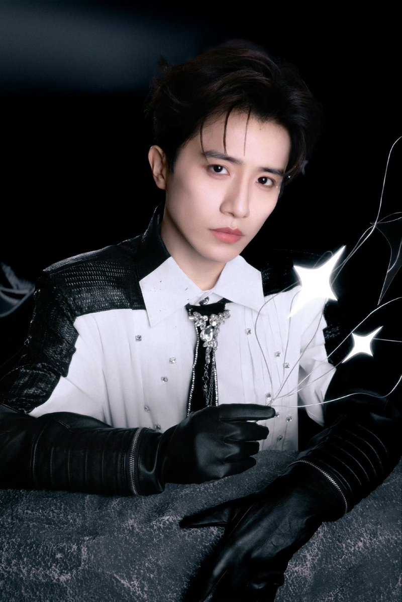 realTangBoYuan_'s tweet photo. 【20260801｜伯远 weibo】 

📸ภาพหนุ่มหล่อ
🌋伯远 2026「肆意盎然」巡回演唱会 杭州站 BOYUAN LIVE TOUR 2026
“LUSH” in CHENGDU

🔗https://t.co/rWLRXZKA4B

#伯远肆意盎然巡回演唱会
#伯远 #BoYuan #ป๋อหย่วน https://t.co/4I6JelUO2D