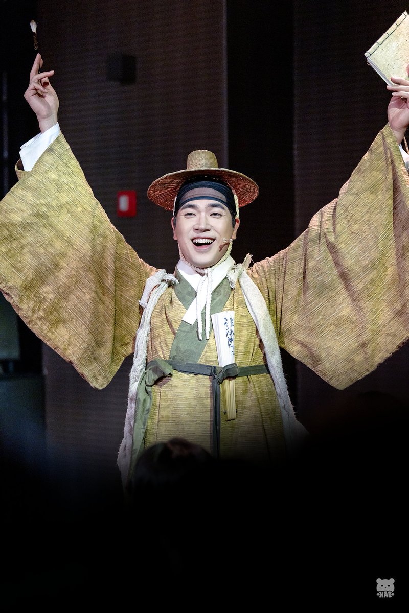 hab_pic's tweet photo. 260731 뮤지컬 해몽가
스페셜커튼콜 <해몽가>
유견役｜#정민 배우님

나 용하지? 박수~ https://t.co/ou2IJQ9yUG