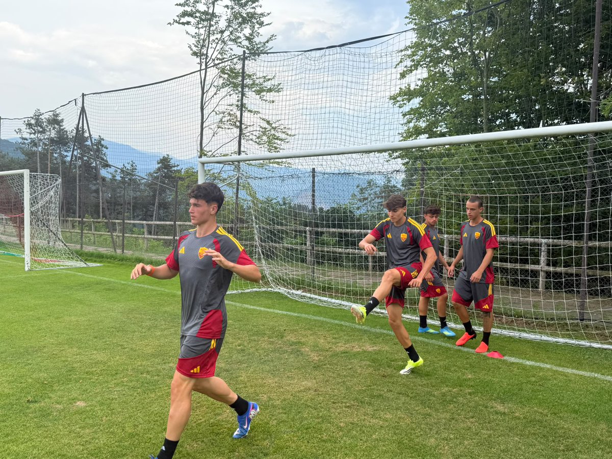 OfficialASRoma's tweet photo. ⛰️ Prima settimana di lavoro per la Primavera nelle strutture di Masen di Giovo

💪 Il ritiro in Val di Cembra ospiterà i ragazzi giallorossi fino al 7 agosto

#ASRoma https://t.co/HcPGNceviR
