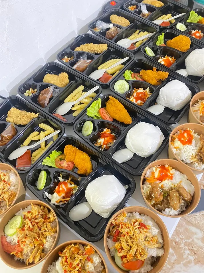 icecoffemocca's tweet photo. Help RT Please 😔🙏

Halo temen2 klo masih ada yang nyari makanan buat event/food truck pas hari H konser ARIRANG aku masih open PO menu di bawah ya☺️
minimal order 50 pc bisa di mix sama cilok nya😉 https://t.co/nGkRvm0Nvp