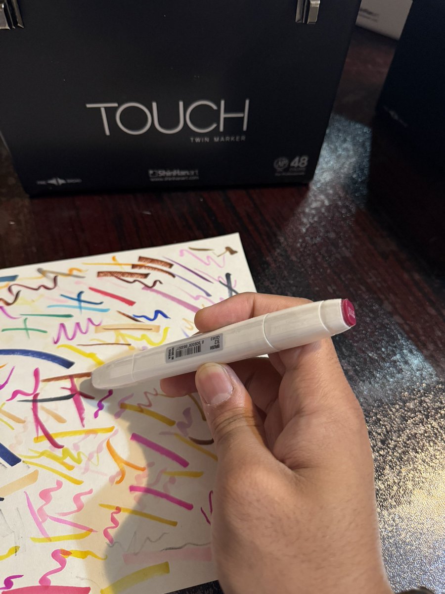 Hesamx's tweet photo. این ۴ تا باکس ماژیک های Touch twin marker رو گذاشتیم برای فروش.
بی‌زحمت شیر کنید برسه دست کسی که به کارش میاد.

یه مدتی خانمم کلاس طراحی لباس میرفت از چندتا دونه‌ش کلا استفاده کرده.

همشو تست کردم اونایی که تموم شدن یا خرابی داشتن رو گذاشتم اون کنار.
۱۸۲ تاش سالمه، یکجا ۸۴ تومن. https://t.co/K1kmJWI2gZ