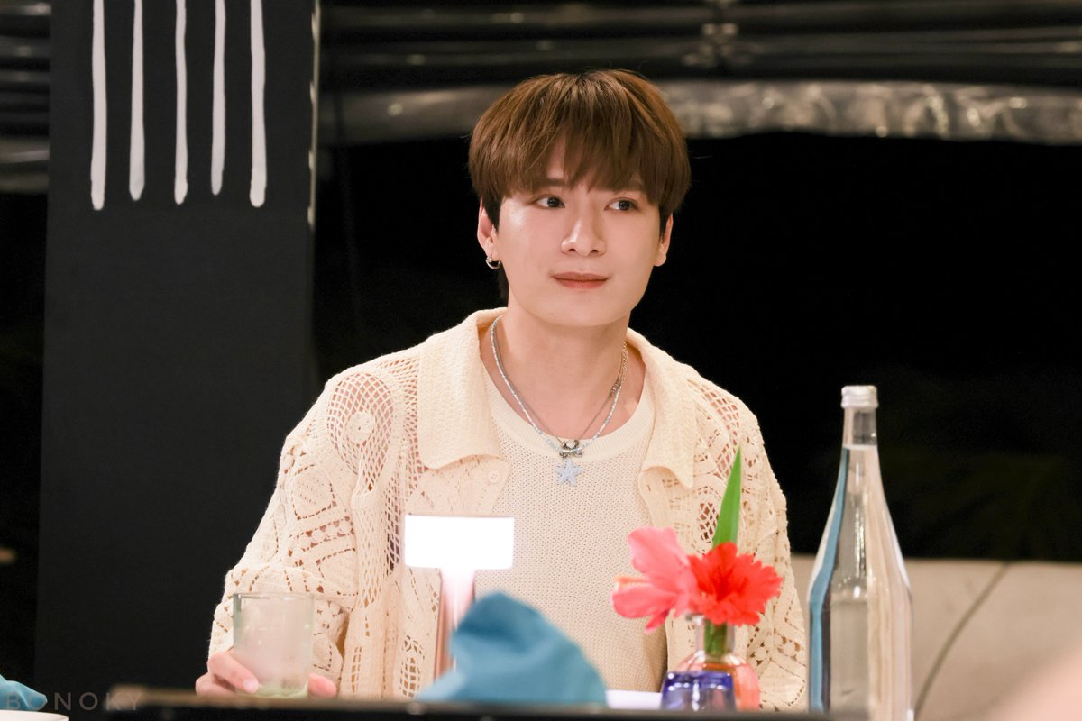 bonoky's tweet photo. ก่อนกินข้าว หันมาเจอกล้อง น่ารักใส่ซะเลย
#GARNIERMOCHIMALDIVESXKRISTSINGTOD2

@kristtps 
#คริสสิงโต https://t.co/PEDICinw3X