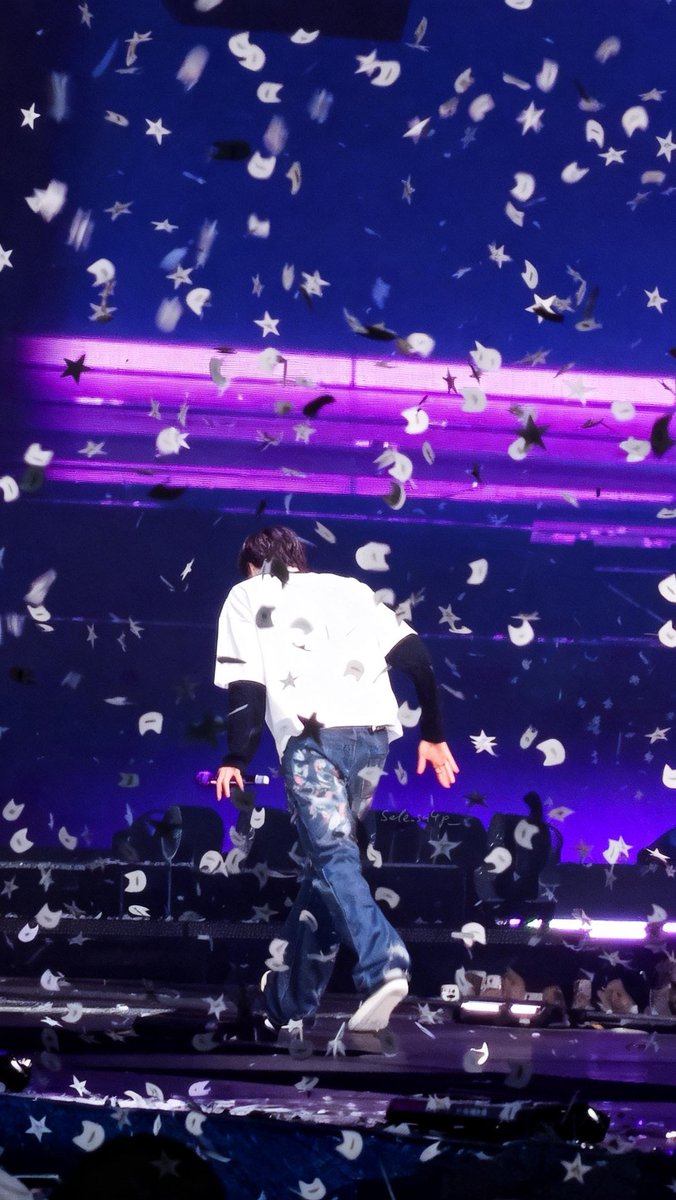 BSe1ena's tweet photo. รูปนี้น่ารักจังมีเหมี๊ยวๆเต็มไปหมดเลยยย😼💜✨

#TENCORE0110Concert https://t.co/TiFDxMDvZe