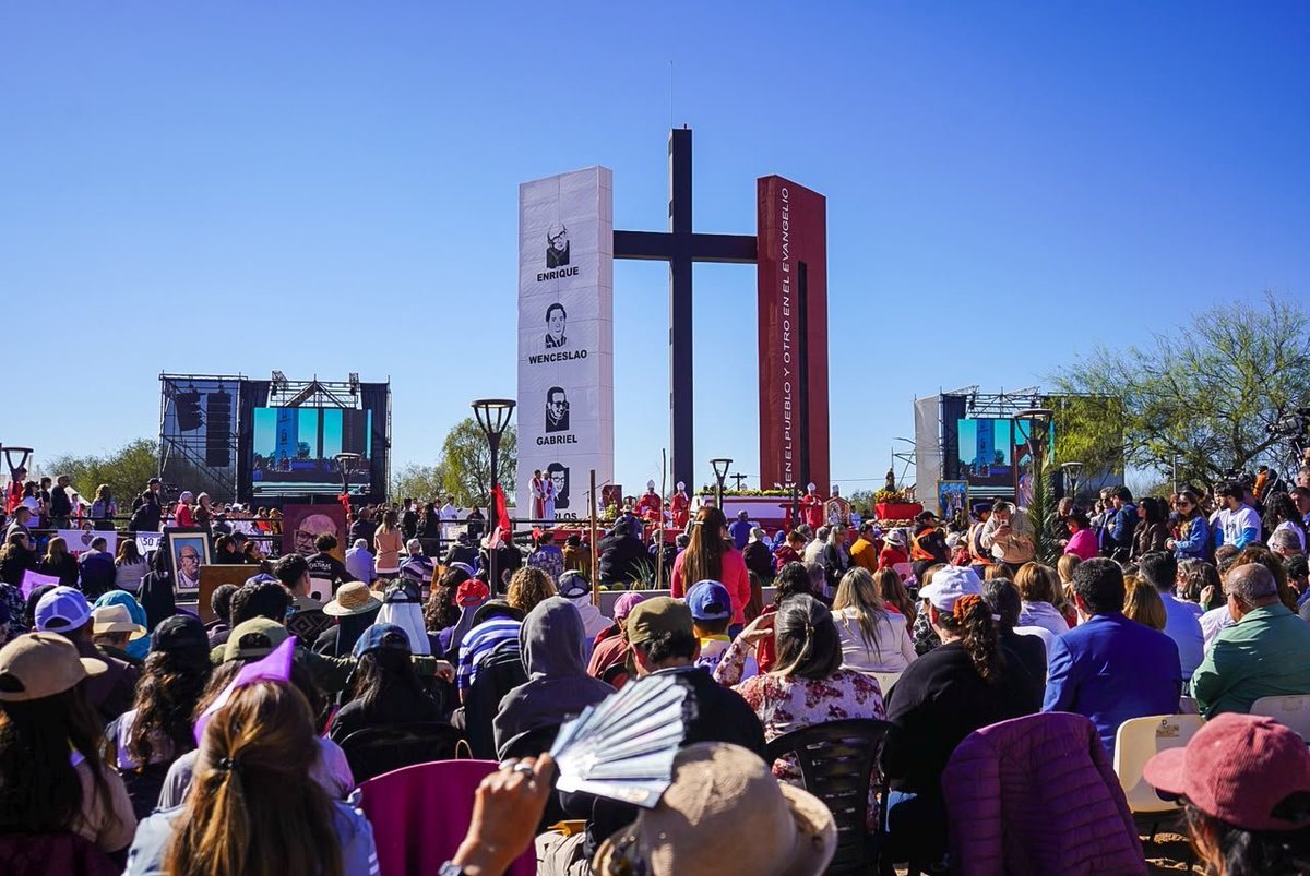 pietragallahora's tweet photo. En el día de ayer estuvimos en las conmemoraciones a 50 años del asesinato de Monseñor Enrique Angelelli, donde también se inhumaron los restos de Carlos Cayetano y Rosa Cristina Godoy, identificados por el EEAAF en la Perla,  Córdoba.

La provincia transformó Punta Llanos, el lugar donde se produjo el asesinato de  monseñor Angelelli , en un espacio donde se puede visitar el centro de interpretación y donde se encuentra su ermita.

Nuestros mártires son cercanos, familia, curas, compañeros y compañeras, y ellos  nunca dudaron en poner el patrimonio más grande que tiene el ser humano, la propia vida, en la lucha por una patria libre, justa y soberana.
Por que hay que seguir andando nomás, hay que seguir andando!