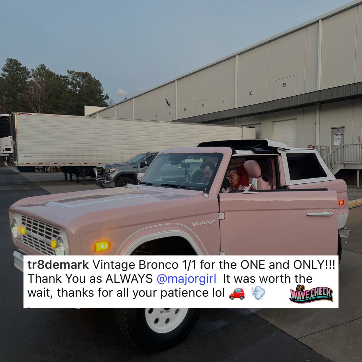 wavecheckers's tweet photo. Tiny Harris grabbed a 1/1 Vintage Bronco 🚗💨 https://t.co/smXA4P4mLN