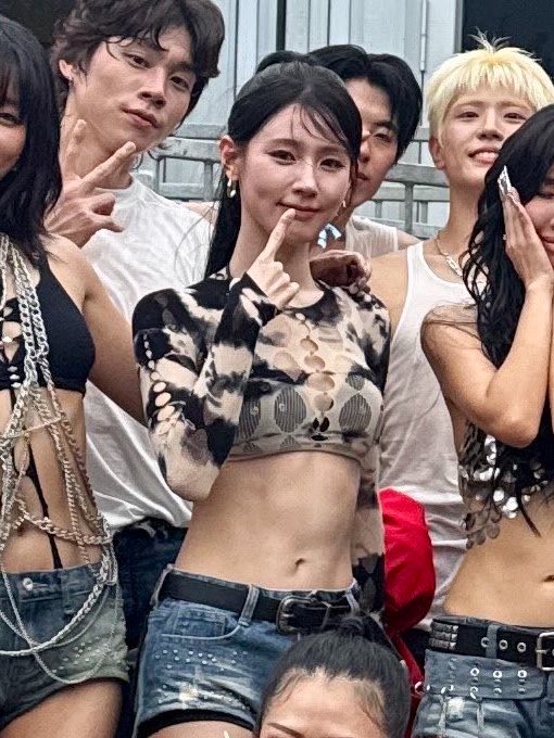 jjangmiyeon's tweet photo. miyeon’s six pack abs 🤕 https://t.co/AezXYyQbOx