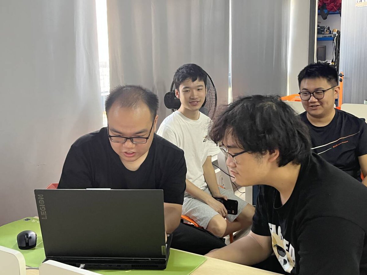 ele_q83's tweet photo. Our team just crushed the new project milestone!  Pooling ideas, splitting tasks, and lifting each other up—collaboration makes the dream work! #Teamwork #ProjectWin https://t.co/cPJdfRXzyS
