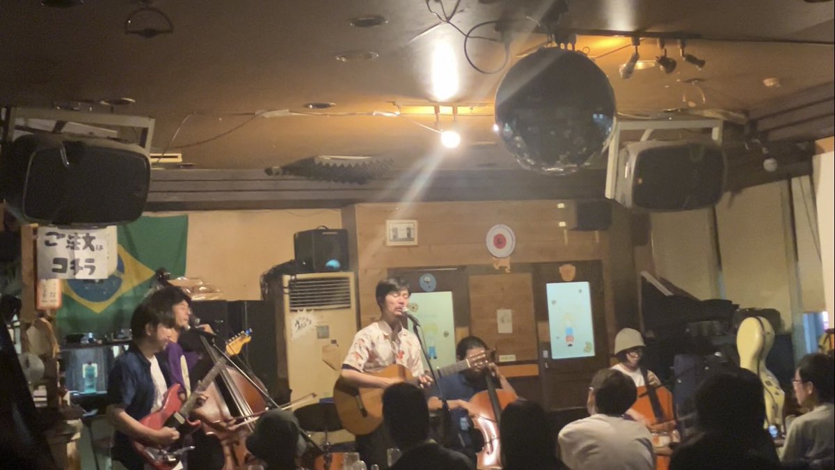 tukinohinata's tweet photo. ２日連続ブラジルコーヒー⭐︎
kiss the gambler

the BIGWAY ＆NRQ

そしてグループ展から間髪入れずに始まったなぐぁさんの展示🐈💨

めーーーーーちゃよかった
今月はブラジルコーヒーにたくさん行きます🫶 https://t.co/PsGJZfXKWq