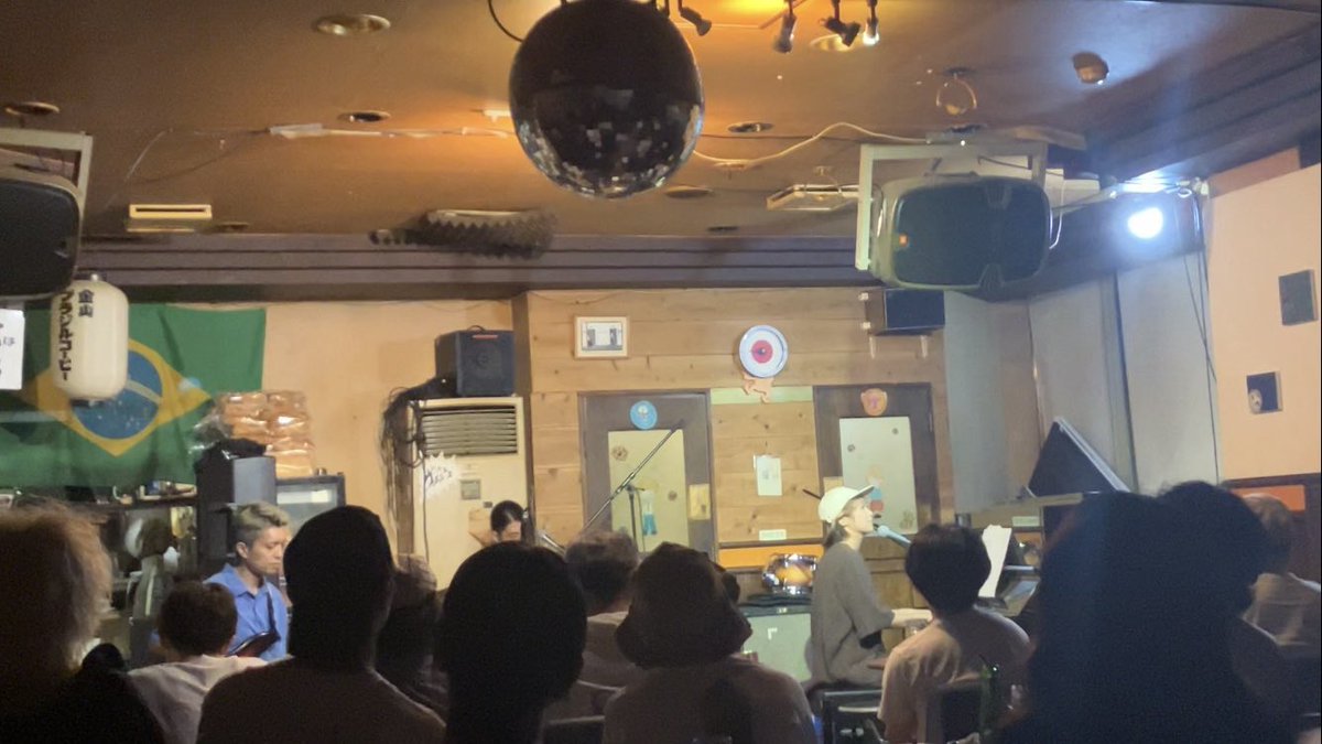 tukinohinata's tweet photo. ２日連続ブラジルコーヒー⭐︎
kiss the gambler

the BIGWAY ＆NRQ

そしてグループ展から間髪入れずに始まったなぐぁさんの展示🐈💨

めーーーーーちゃよかった
今月はブラジルコーヒーにたくさん行きます🫶 https://t.co/PsGJZfXKWq