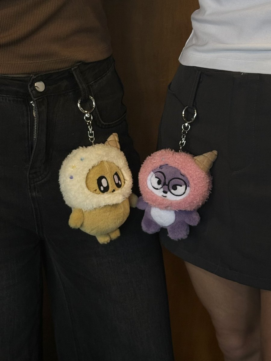 mwrchive's tweet photo. took them out on a date 😸💫 https://t.co/0JKgLT0hng