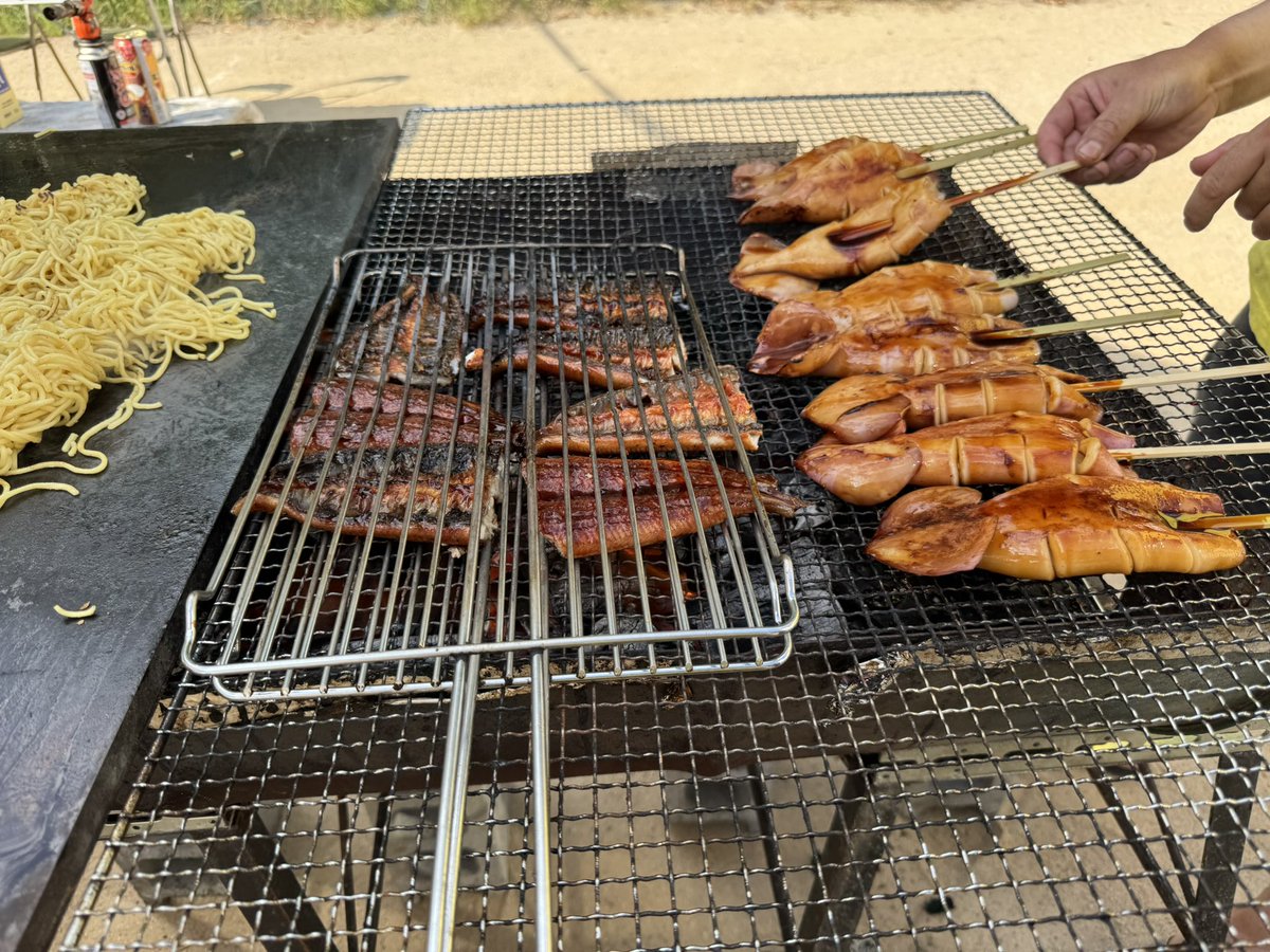 debuemon1979's tweet photo. 今日は長束小のお祭りでした！イカ焼き、海鮮塩焼きそば、ウナギ！完売御礼ありがとうございます😊
#旬海
#長束小 https://t.co/3RNg3JBCEX