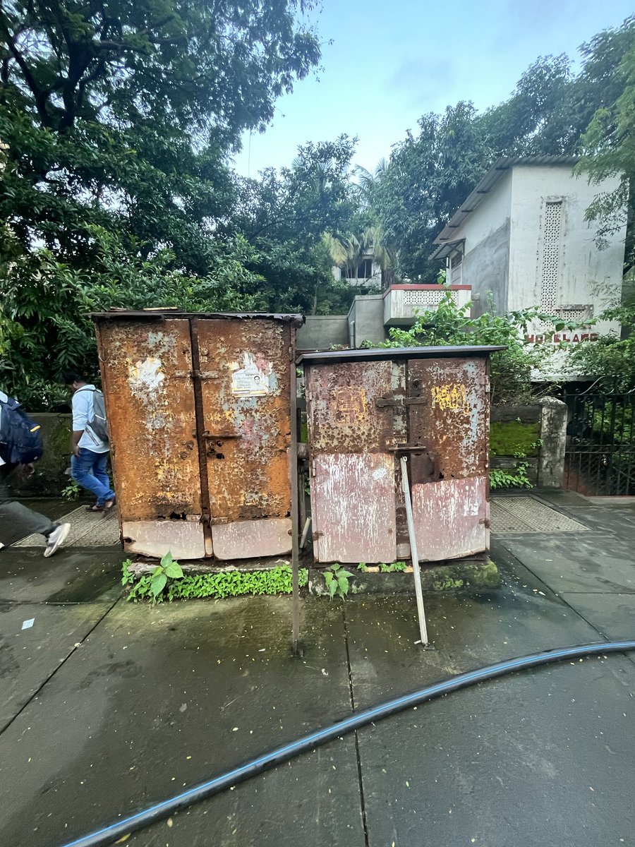 united4trafford's tweet photo. @TataPower @mybmcWardMW @mybmc please note these rusty and dangerous electrical units lying since months on the central avenue road, Chembur East, near Ambedkar Garden. I am not sure who is responsible, but this will cause a catastrophe one day if not removed or repainted https://t.co/Z1rAYC6koi