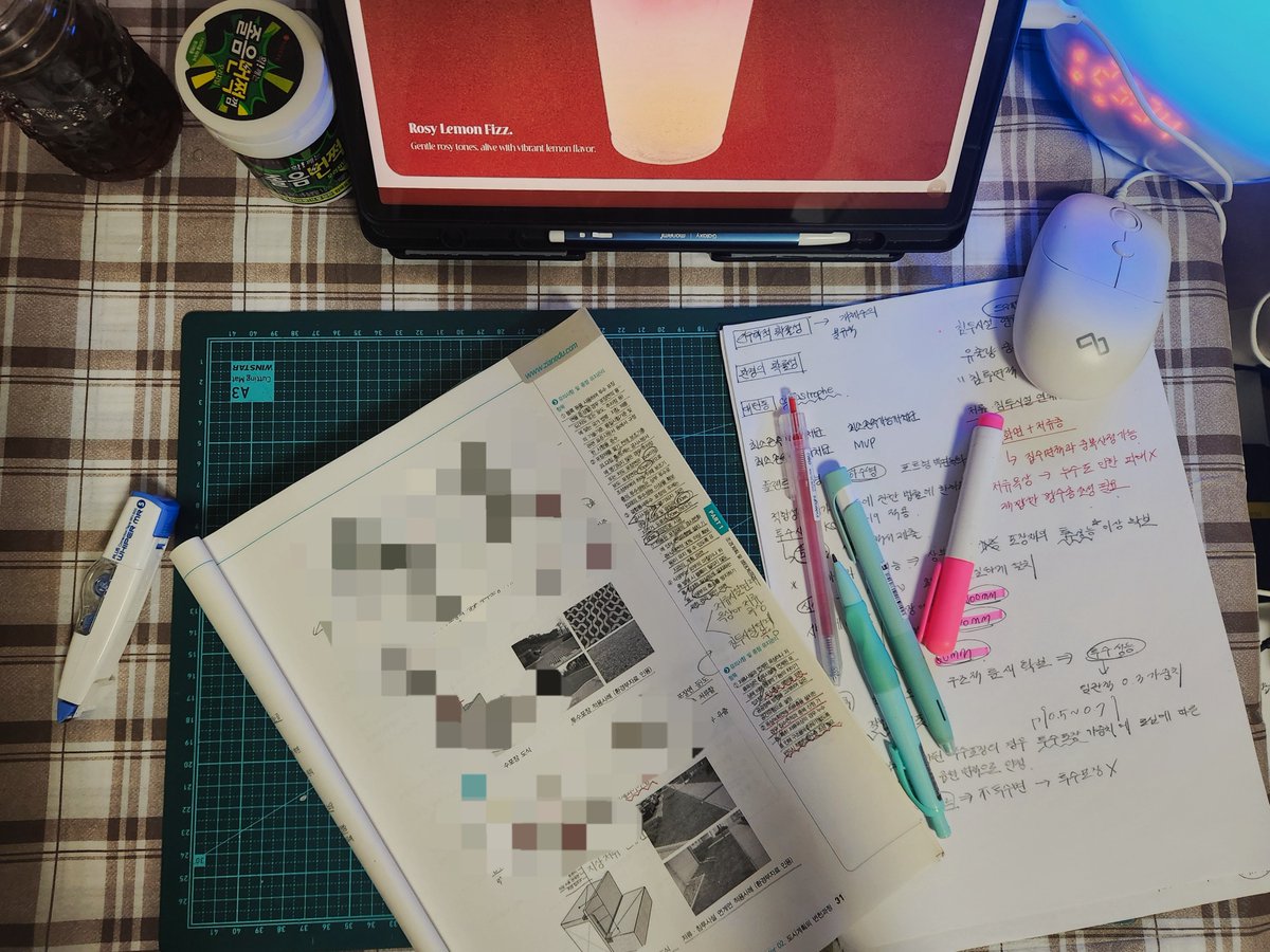 edajohc2N's tweet photo. #studytwt #study #공부계 #공부

- 앉은 뱅이 책상으로 내려왔어요
홈카페 같고 좋네용

- 요즘 해가 지면 런닝을 하고 있어요
운동을 잠시라도 놓으면, 체력이 ... 🫠

내일도 열심히 살아보겠습니다
다들 월요팅!
(-。-)y-~ https://t.co/UmMrNcTxNE