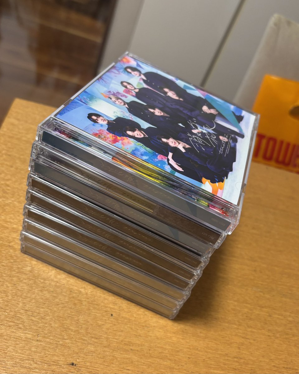 halchin0627's tweet photo. 微力ながら、昨日新宿タワレコにて3形態追加。まだ友達から受け取れてない分含め、10枚買った！全く同じCDを複数枚買ったのはAKB以来(笑)でもあれは握手券あるからね。本当に同じものは初めてだ。皆に比べたら少ないけど、殻破ったよ！
 #TSZ在庫情報_消えない花火 #timelesz_消えない花火 https://t.co/SKE9kmRrrk