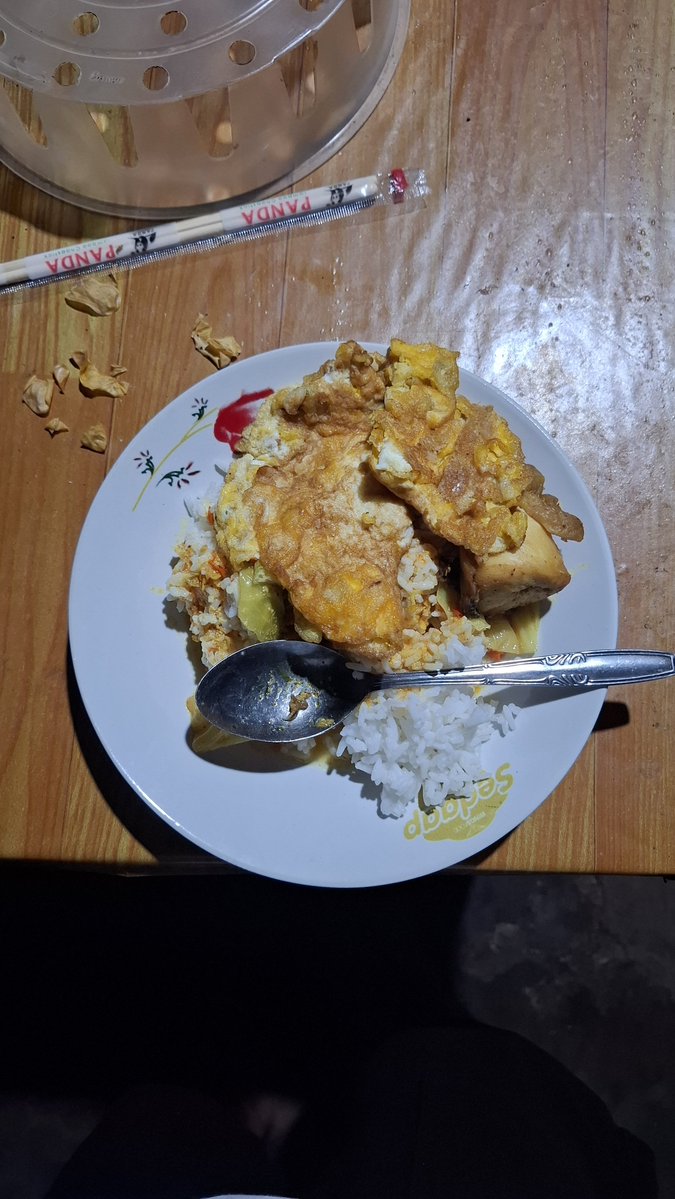 Arisgawb's tweet photo. Indo = makan
 jawa = madang https://t.co/eIoY1HEym1