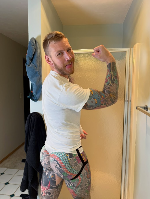 1extrabigtattoo's tweet photo. Eyes up here😉 https://t.co/CXyelMhMX7