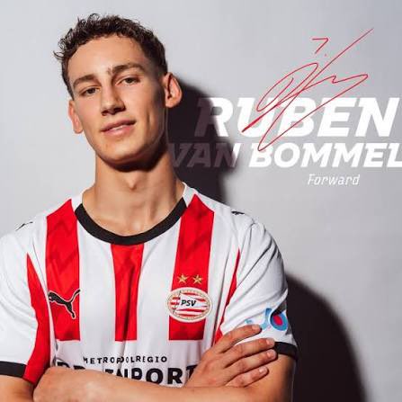 Riaaz_1's tweet photo. Gaan Ruben #VanBommel Lasso #Plea het verschil maken?
#PSVAZ #JCS #JohanCruijffSchaal
@PSV @ESPNnl #PSV
#PSVBusinessLounge 🔴⚪️🫶🏽 https://t.co/lsaiFvhjKi