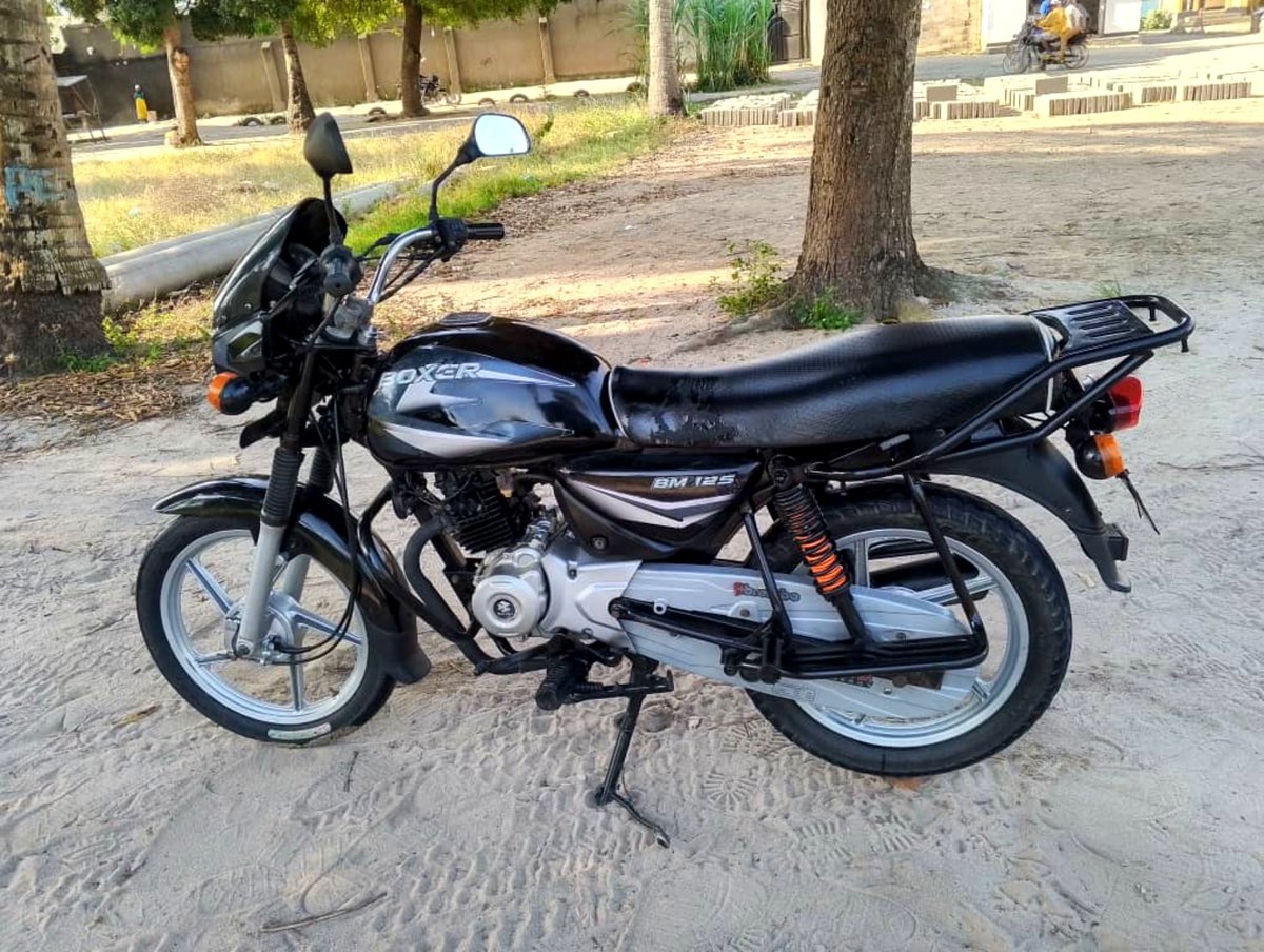 Eng_Matarra's tweet photo. #Tshs 1,200,000/=
BOXER BM 125 🔥🔥
REG" #DKW
▪️Cc 125
▪️Gear -5
▪️Starter inapiga
▪️Engine kinanda
▪️Full Documents ✅️
IPO DAR (Mikoani Tunatuma)
CALL/WHATSAPP-0719542184 https://t.co/FHkMUqWwgt