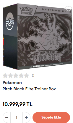 xanturkkan's tweet photo. TR'deki kart dükkanlarının bu abartı fiyatlarla nasıl hala satış yapmaya devam edebildiklerini anlayamıyorum.  Pokémon'un yeni seti Pitch Black'in ETB'si yurt dışında 50-60$ etikete sahip bi ürün. Türkiye'deki üç farklı kart dükkanı aynı ürünü 10.500-13.000TL (220-275$) arası fiyata satıyor. Mantığım mantıklamıyor. Setten çıkarabileceğiniz en pahalı kart zaten 276$. Size o en değerli kartı direkt alabileceğiniz fiyata sadece kartı çıkarma ihtimalini satıyorlar. Gümrük, vergi vs anlıyorum illaki üstüne kar koyulması gerekiyordur ancak güncel fiyatlar dümdüz mantık dışı. Kim neden bu dükkanlara para vermeyi tercih ediyor bunu da anlayamıyorum asla.