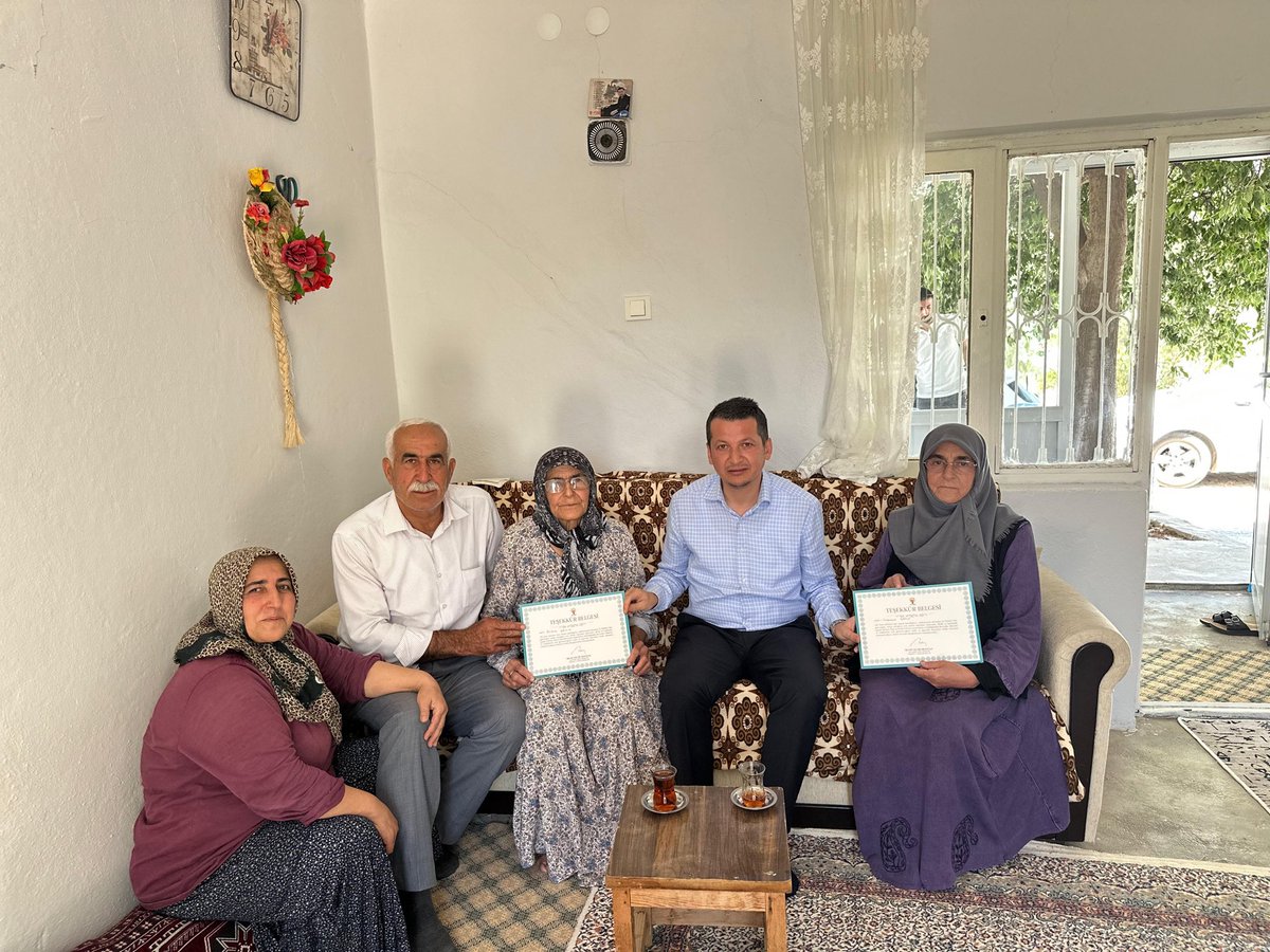 m_fatiholgun's tweet photo. 📍 Akpınar Köyü

Köy ziyaretlerimiz kapsamında Akpınar Köyümüzü ziyaret ederek teşkilat mensuplarımızla birlikte kıymetli hemşehrilerimizle bir araya geldik.

Hane hane gerçekleştirdiğimiz ziyaretlerde vatandaşlarımızın talep ve önerilerini dinlerken, Sayın Cumhurbaşkanımızın selamlarını da kendilerine ilettik.

Mevcut üyelerimizi ziyaret ediyor, yeni üyelik çalışmalarımızı aralıksız sürdürerek AK Parti ailemizi daha da büyütmeye devam ediyoruz.

Milletimizle gönül gönüle, birlik ve beraberlik içerisinde; Türkiye Yüzyılı hedeflerimiz doğrultusunda durmadan, yorulmadan çalışmayı sürdüreceğiz.

Güçlü teşkilat, güçlü Türkiye! 🇹🇷
@abuyukgumus @hakanaksu058 @farukaytek @avekremcadir