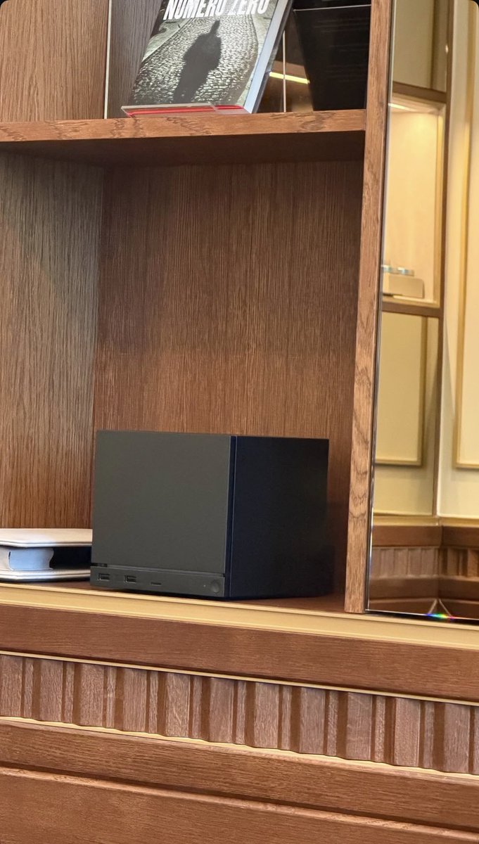 MementoMoriXO's tweet photo. The Weeknd purchases himself a Valve Steam Machine console 🎮
- posted via gene.hackerman IG story https://t.co/63gBqYaBos