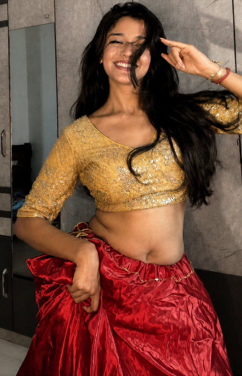 StarletVibes's tweet photo. My new obsession: Tanvi Dixit https://t.co/RiS90CfwlY