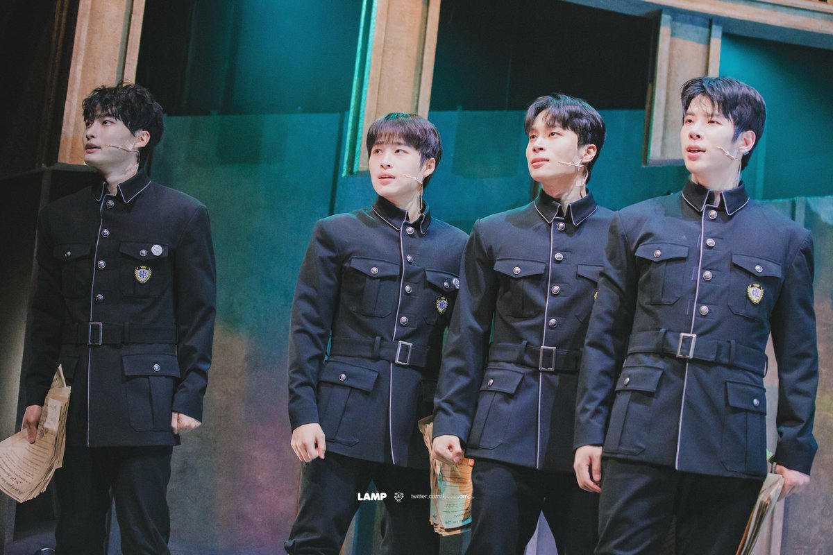 l_____amp_'s tweet photo. 260802 비더슈탄트 스페셜 커튼콜
[ 비더슈탄트 ]
#황순종 매그너스 볼커
#강병훈 아벨 루터
#황건우 하겐 악스만
#김도민 재스퍼 뮬러 https://t.co/hCMTOiZcm5