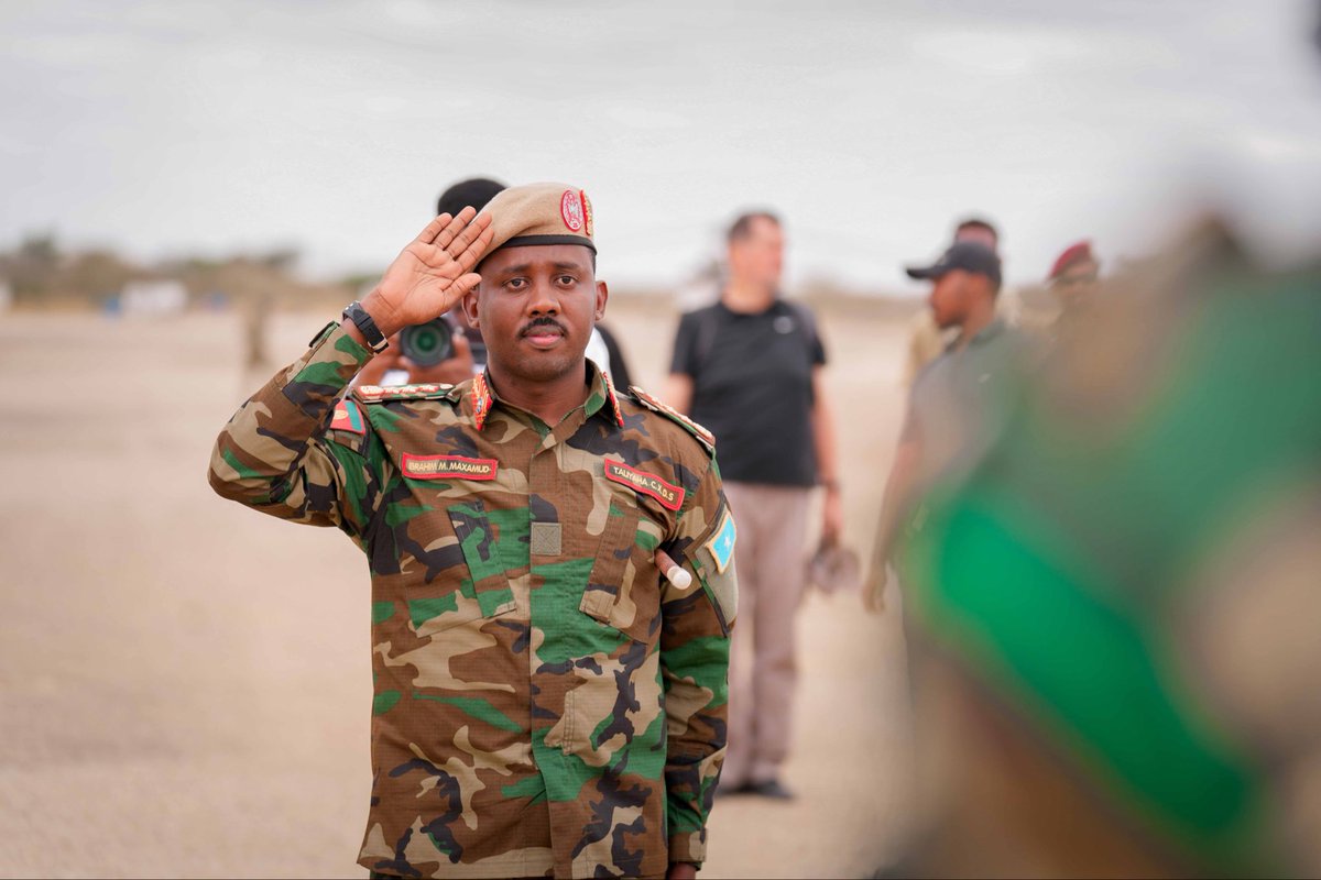 SNAForce's tweet photo. The Commander of the SNAF, Brig. Gen. Ibrahim Mohamed Mohamud, arrived today in Baidoa leading a high-level delegation. The visit aims to accelerate ongoing operations against the Terrorists and boost the morale of SNAF troops serving on the frontlines.

#SNAF #Somalia #Baidoa https://t.co/uDrlwKbfBK
