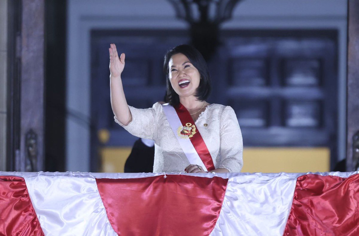 Ojo_Publico's tweet photo. #Exclusivo📌Seis ministros del gabinete ministerial de Keiko Fujimori tienen vínculos con empresas que operan en sectores relacionados a sus carteras: minería, inmobiliario, construcción, turismo, educación y agroindustria.🧵
✍️ @DiegoQuispeSanc

👉https://t.co/MpyYMaPC9B 👈 https://t.co/upxAPQGBVq