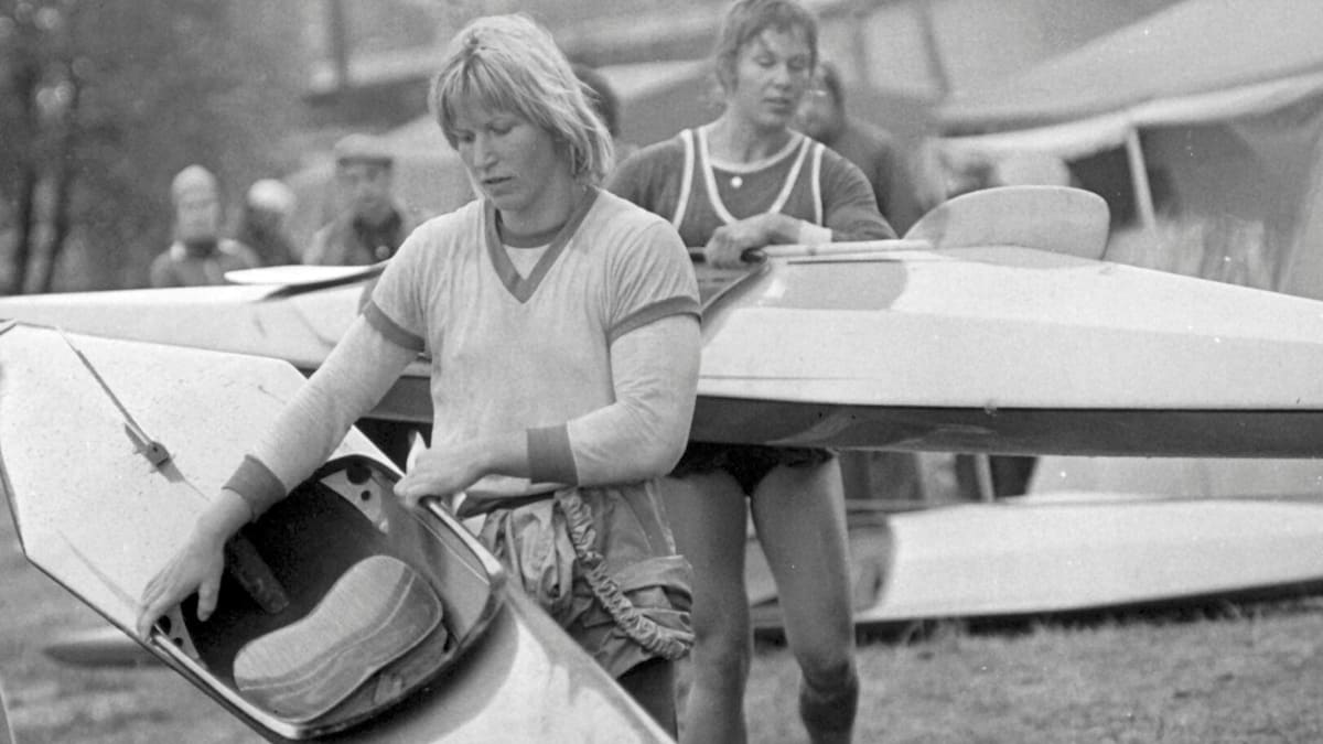 welt's tweet photo. Die Ächtung der erfolgreichen DDR-Kanutin – Höchststrafe für einen Bummel im Mondschein https://t.co/YL7KIXesHO https://t.co/0a4roWSoTW