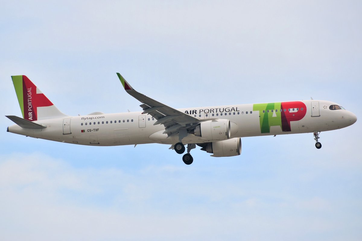 The_AvHub's tweet photo. In the last few moments, TAP Air Portugal flight #TP217 from Lisbon to Boston has declared an emergency over the Atlantic Ocean.
Follow live at The Aviation Hub!: https://t.co/MjnNAMXFSR
#TAPAirPortugal #TP217 #Lisbon #Boston #Emergency #AvGeek #Airbus #A321neo https://t.co/FKZFV4cqrO
