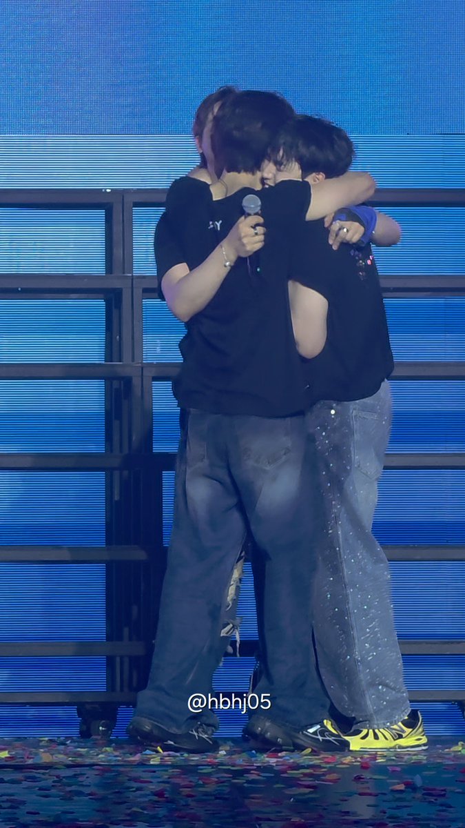 hbhj05's tweet photo. 260802
B1A4 D-DAY CONCERT

신뽀 안아보자구ㅜㅠ

신동우 이정환 공찬식이어서
우리가 이렇게, 15년간 함께 행복할 수 있었어💚

바나가 되어 소중한 순간들에 함께할 수 있음에 감사하고 행복해💚

우리 앞으로도 함께 행복하자💚

#B1A4 #비원에이포
#신우 #산들 #공찬 https://t.co/JuQbXLClDK