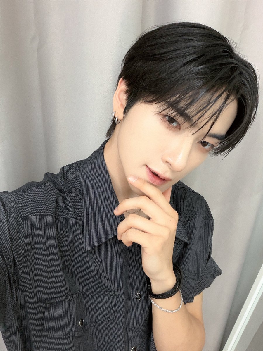 TRENDZ_OFFCL's tweet photo. [#윤우] 멋진 남자🐺🖤

#FROM_TRENDZ #TO_FRIENDZ #TRENDZ #트렌드지 https://t.co/OmxiBMsIKo