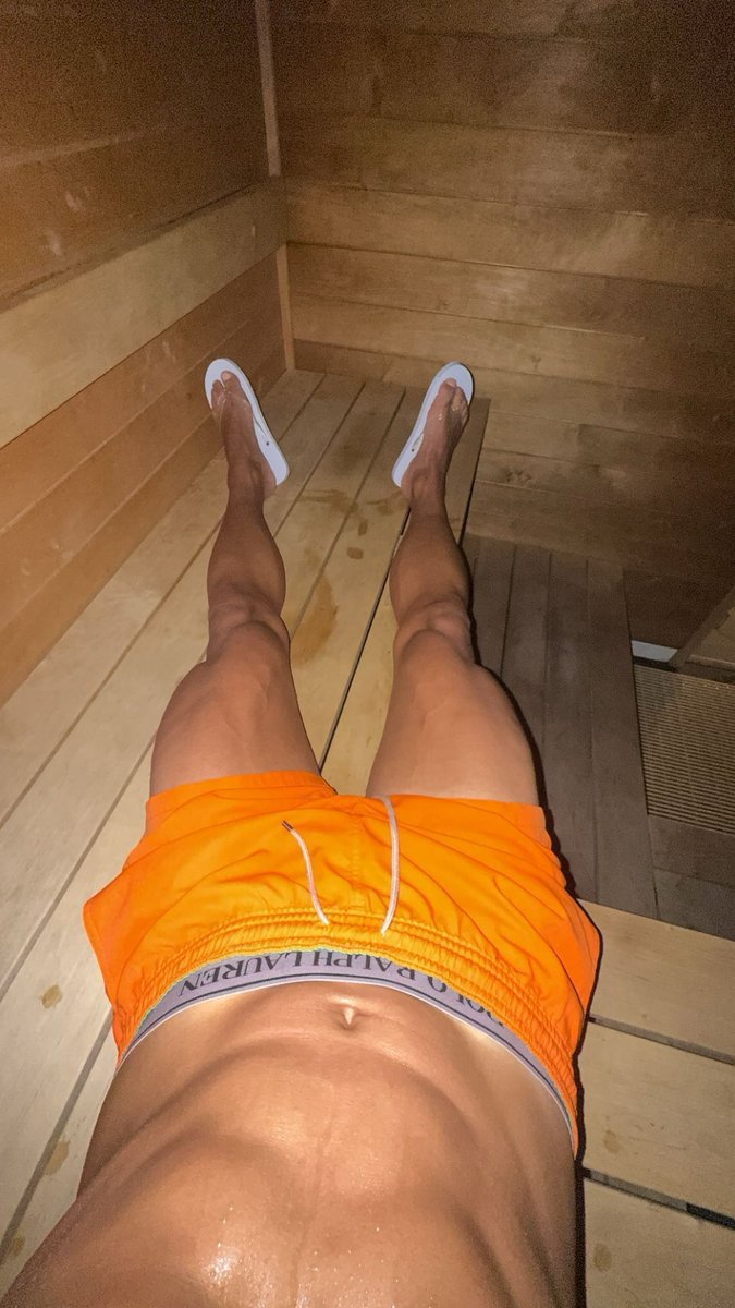 _ELPatron__1's tweet photo. Rt si tu me suce dans le sauna🔞 https://t.co/bxdQxdjode