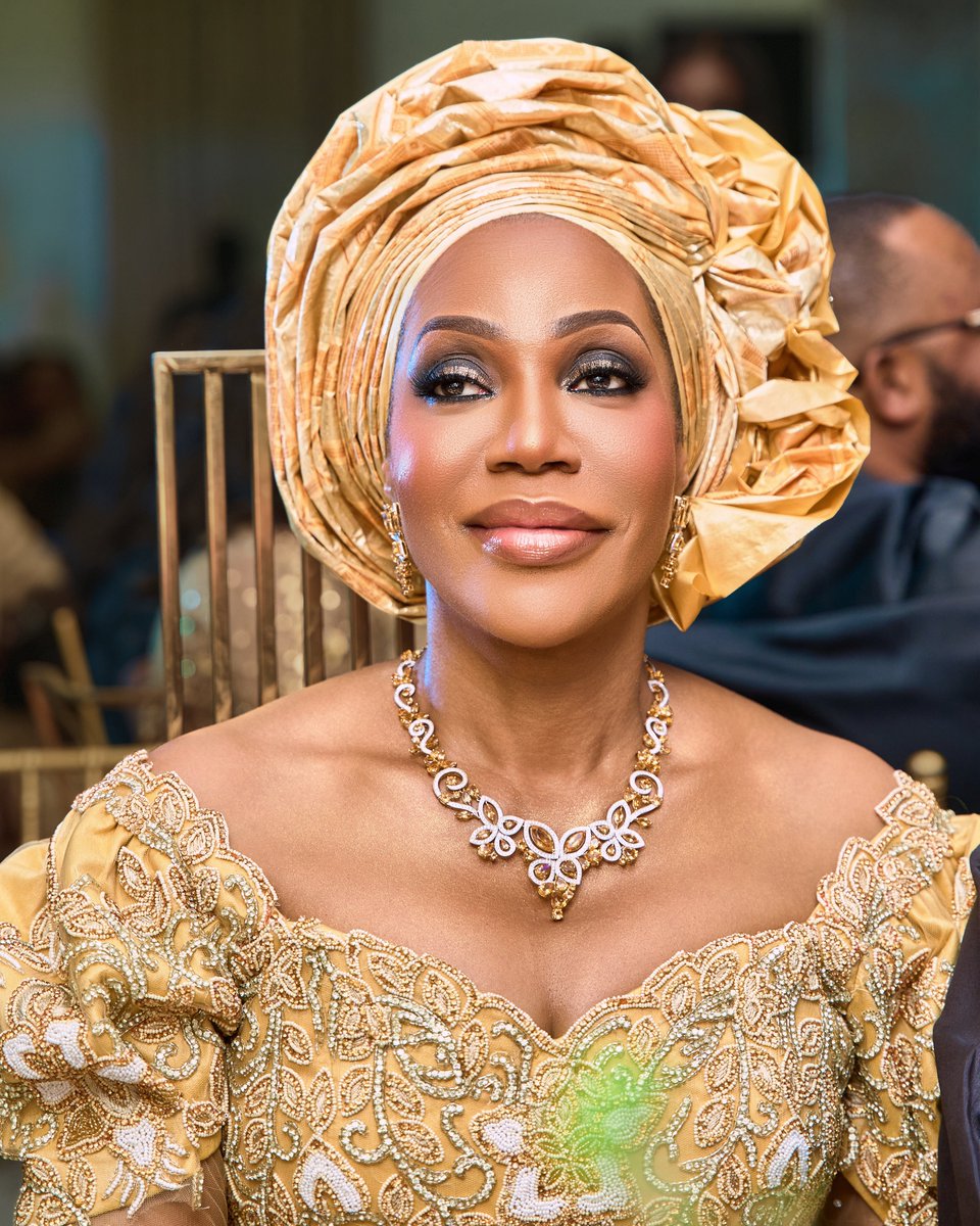 EstherUmoh10's tweet photo. After arriving in Asaba from Lagos to visit Newton Jibunoh’s museum and attending a few events in Onitsha, Peter Obi returned to Lagos to join his wife for two wedding celebrations yesterday. https://t.co/T43b3gfS8u