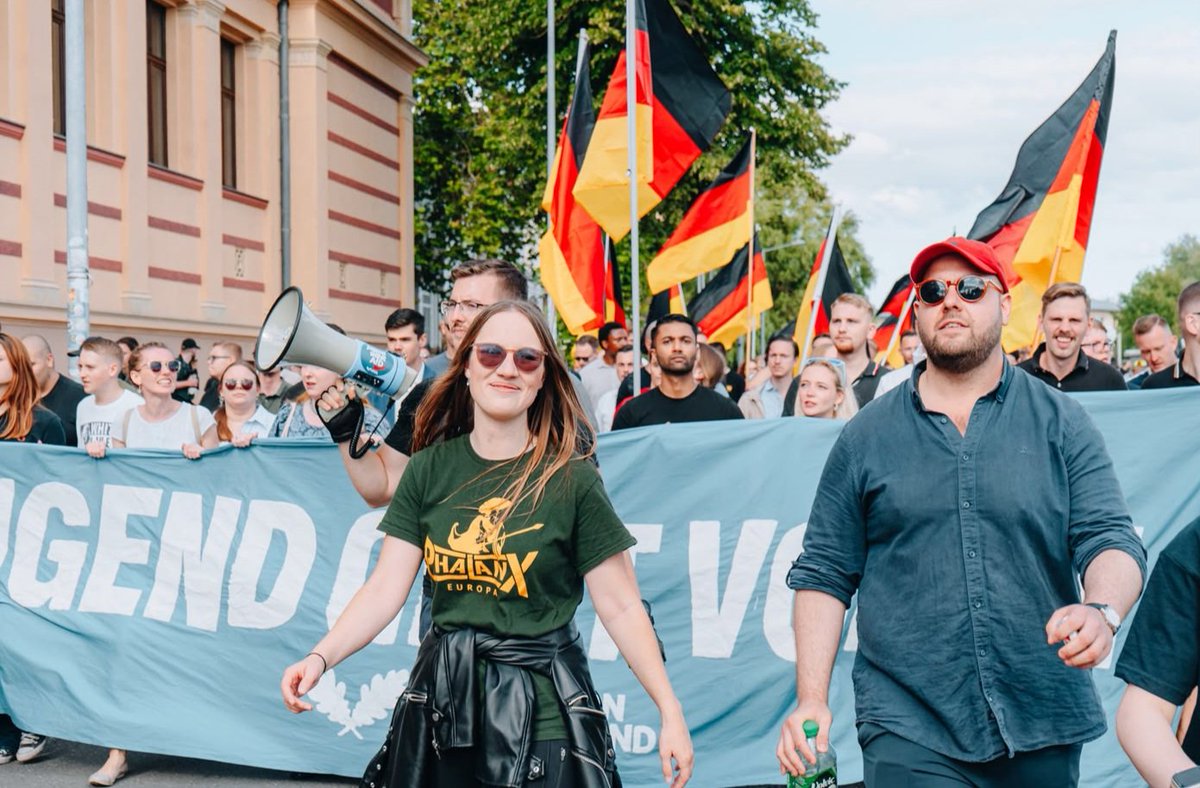 clichtenheld003's tweet photo. Jung. Ostdeutsch. Rechts. 🇩🇪 https://t.co/Z4Qj0g7EPG