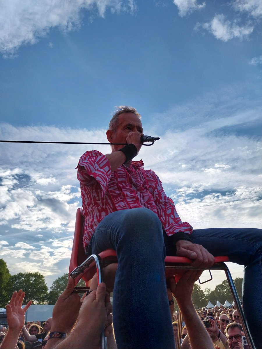 GalerneJ's tweet photo. 🎸 Les Wampas au festival Au Pont du Rock à Malestroit le 31-07-2026, c'est évidemment politique.

Didier, définitivement 𝗹𝗲 𝗿𝗼𝗶 𝗱𝗲𝘀 𝗽𝘂𝗻𝗸𝘀.

#rockfrancais #punkrock #Bretagne #Morbihan #breizh https://t.co/caOWnC8FDW