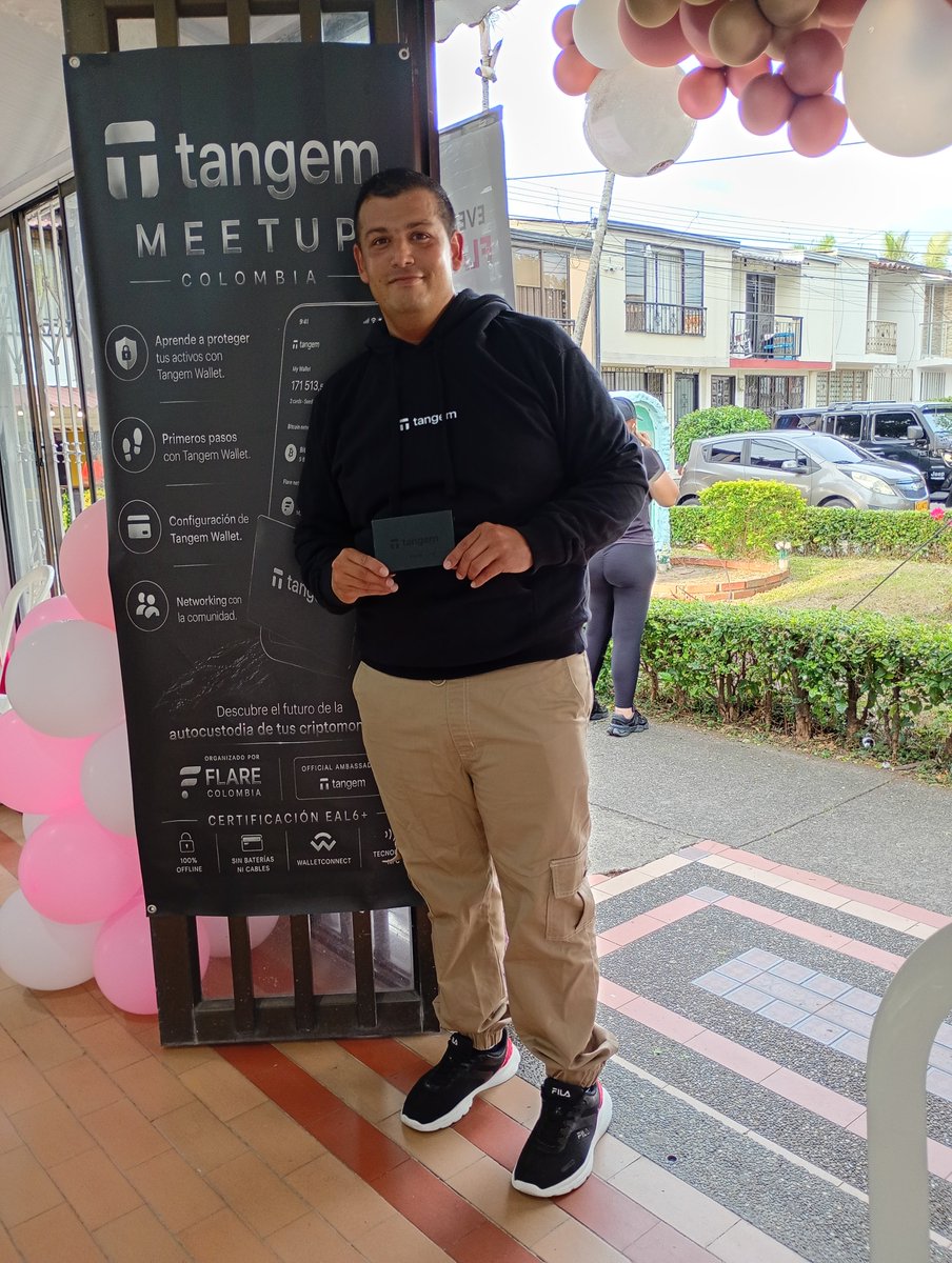 Flare_Colombia's tweet photo. 🎉 ¡Felicidades @OrregoTitan el ganador de su Tangem Wallet! 🔐
Cada vez más personas están dando el paso hacia la autocustodia y tomando el control total de sus activos digitales.
Gracias por ser parte de esta comunidad que sigue creciendo, aprendiendo y construyendo el futuro de las finanzas descentralizadas. 🌍
¿Tú también quieres vivir la experiencia Tangem?  🇨🇴🔥
#Tangem #Flare #FlareNetwork #FlareColombia #Crypto #SelfCustody #Web3 #DeFi #XRP #FLR
