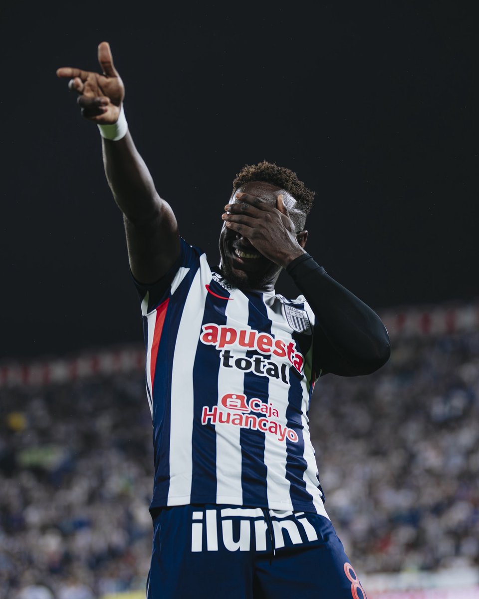 LeonardoFabio84's tweet photo. Eryc Castillo 🇪🇨, sumó 27 goles oficiales vistiendo la blanquiazul, superando en la tabla de máximos goleadores a jugadores como Guerrero, Fernández, Maestri, Ovelar 🇵🇾, etc; acercándose a otros como Pizarro, J.Baylón, La Rosa, Guevgeozian 🇦🇲, Costa 🇺🇾,etc; a solo 10 goles del 2do máximo goleador extranjero, Rosinaldo Lopes 🇧🇷; todo esto sin ser 9 de área, esto es mérito absoluto de Guede, sacándolo de las bandas y ubicarlo como 2do delantero para que Girotti y/o Guerrero le generen los espacios. Que siga inflando redes por mucho tiempo más. 🐍