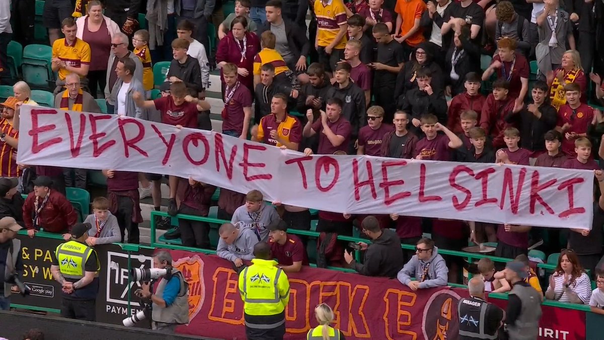 ScotlandSky's tweet photo. 😎 "𝗘𝘃𝗲𝗿𝘆𝗼𝗻𝗲 𝘁𝗼 𝗛𝗲𝗹𝘀𝗶𝗻𝗸𝗶" 

The Motherwell fans look ahead to their Conference League qualifier after their win at Hibs 👏 https://t.co/MCNVsMxJPg