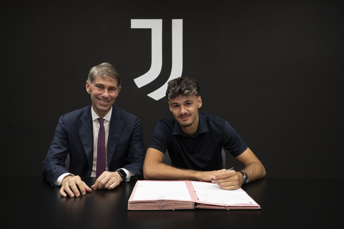 juventusfcen's tweet photo. ✍️⚪️⚫️ https://t.co/mLdJYsHjnZ