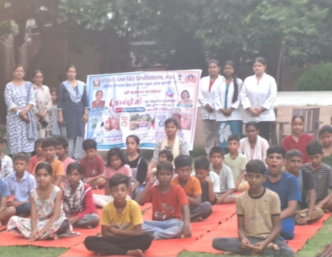 Ccsumeerut's tweet photo. 'आनंदी माँ – एक जीवन बचाओ अभियान' के अंतर्गत @Ccsumeerut के फार्मेसी विभाग के विद्यार्थियों द्वारा  विश्वविद्यालय के initiative #स्ट्रीट_गुरुकुल के बच्चों हेतु स्वास्थ्य परीक्षण एवं जागरूकता कार्यक्रम आयोजित किया गया।

#AnandiMaa #EkJeevanBachaoAbhiyan #HealthAwareness #CSR https://t.co/bXDsL3cDTb