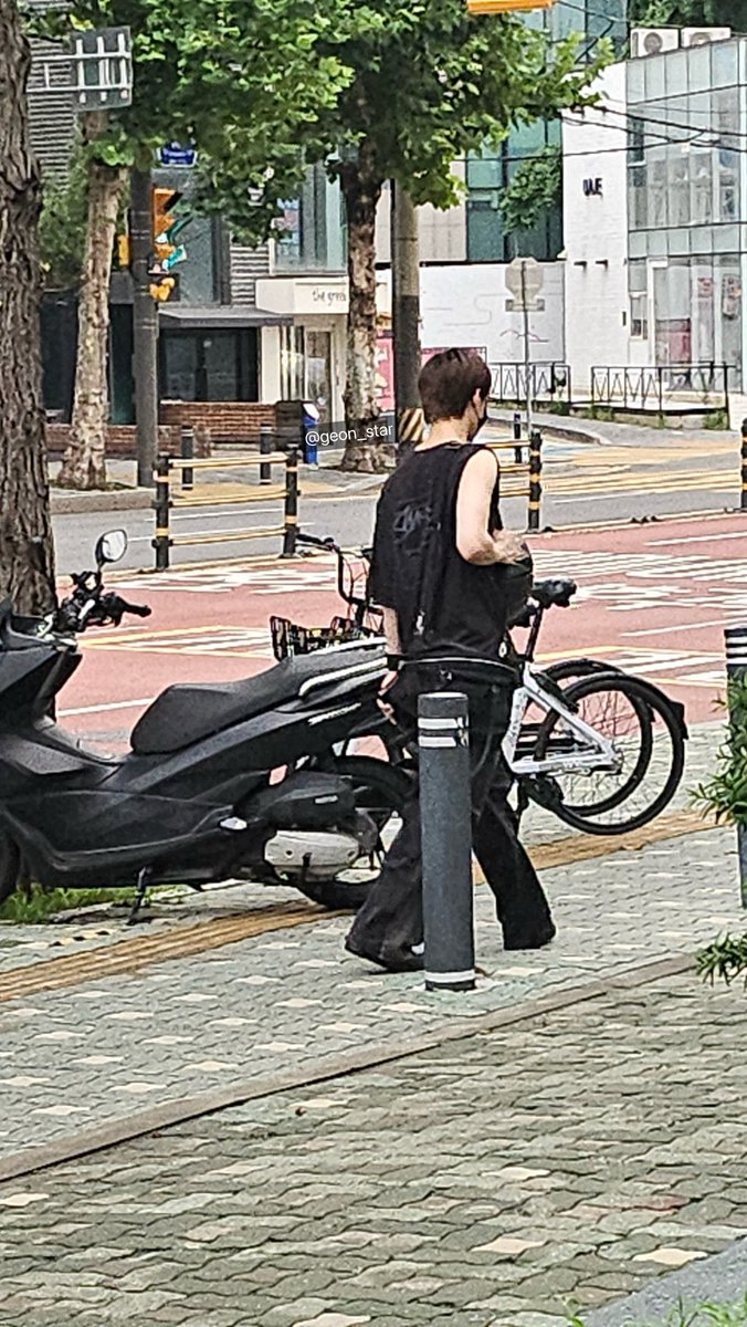geon__woo__'s tweet photo. はぁ..泣ける...はやくお顔がみたいよ...

(※)7月23日の目撃情報らしいです https://t.co/dWuhA7xoxf