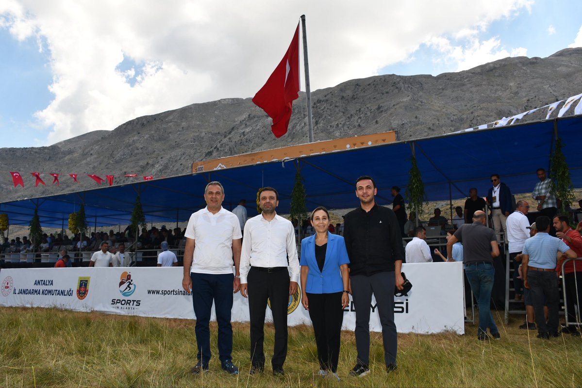 mustafatoklu07's tweet photo. 20’inci Gökbel Yağlı Pehlivan Güreşleri’ne AK Parti Antalya Milletvekillerimiz Sn. Mustafa Köse, Sn. Tuba Vural Çokal, önceki dönem Milletvekilimiz Sn. İbrahim Aydın, İlçe Başkanımız Sn. Mehmet Şarani Tavlı ve İlçe Teşkilatımızla birlikte katılım sağladık. 

Geçmişten geleceğe uzanan bu büyük mirası yaşatan emeği geçen herkese teşekkür ediyor, er meydanında mücadele eden tüm pehlivanlarımızı gönülden tebrik ediyorum.