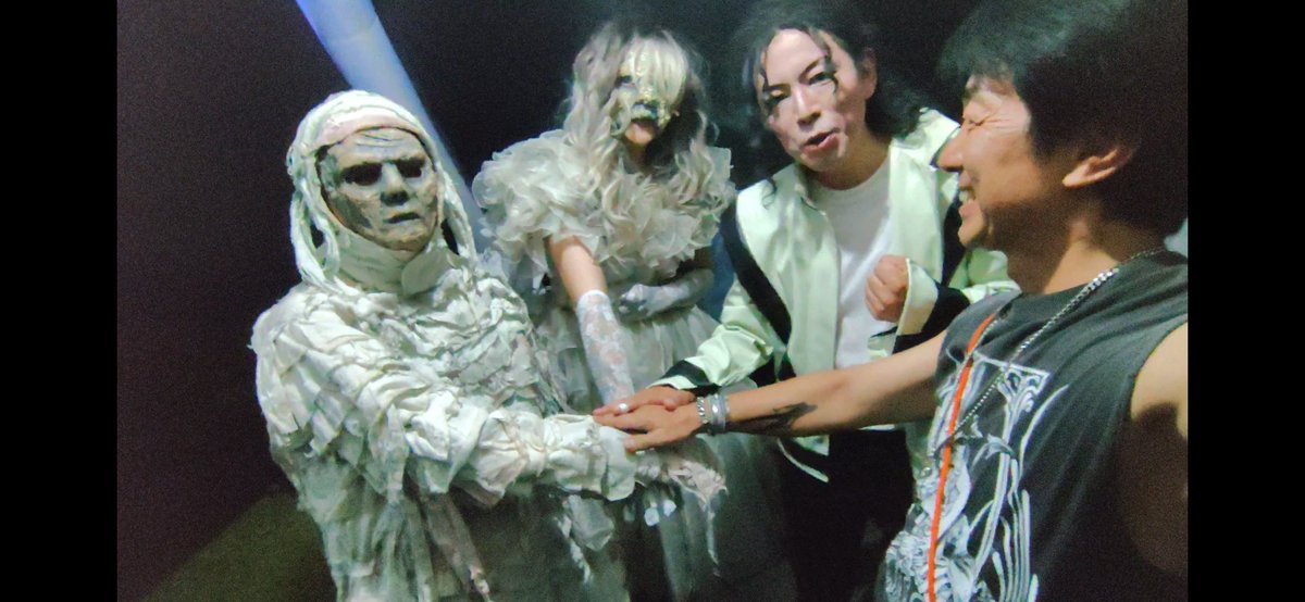 bluetree_mj's tweet photo. 2026/8/1

山ノ内どんどん祭り2026
に出演させていただきました。

会場の皆様の温かい声援に包まれてとても楽しくパフォーマンスさせていただきました！
子供達のアンコールも嬉しかったです。ありがとー
屋台飯も美味しかった。スカイランタン、幻想的で素敵でした。

#山ノ内どんどん2026 https://t.co/xRVimH8VXU