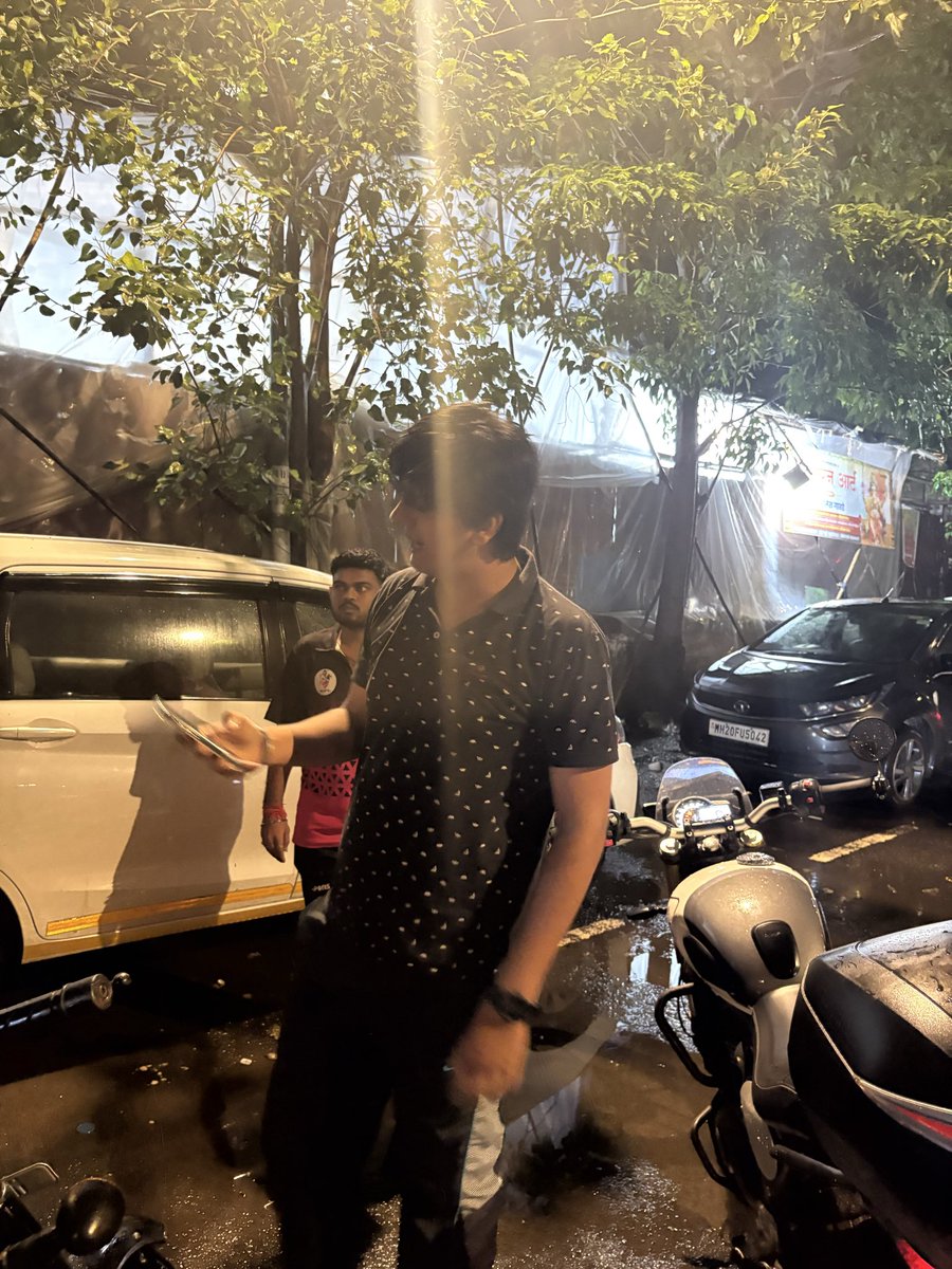 Chintan9026's tweet photo. @MTPHereToHelp @MTPHereToHelp Several youths on motorcycles were not wearing helmets and were using abusive language at Mahavir Nagar, Kandivali, Mumbai, at around 8:10 PM on 2 August 2026. They were not following traffic rules and were behaving in a threatening and irresponsible https://t.co/J0KH4TL4tX