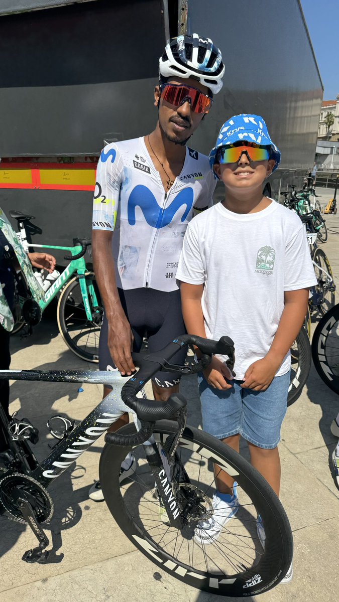 Gran_JAS's tweet photo. @Movistar_Team @movistar_es Si quieres ganar, primero tienes que sacarte foto con Diego!! Enhorabuena!!!! https://t.co/1IgKS6q2dn