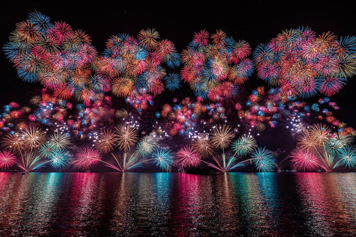 _5820215893253's tweet photo. 松江水郷祭
湖上花火大会
2026年8月2日（2日目）

昨日に続いて松江水郷祭湖上花火大会へ。
2日続けて見ても感動はさらに大きくなりました。
花火を観るというより、
空いっぱいに描かれる一つの作品を体験するといった感じでした。
#島根 #松江 #花火 #國友銃砲火薬店 https://t.co/joJrOM8iNN