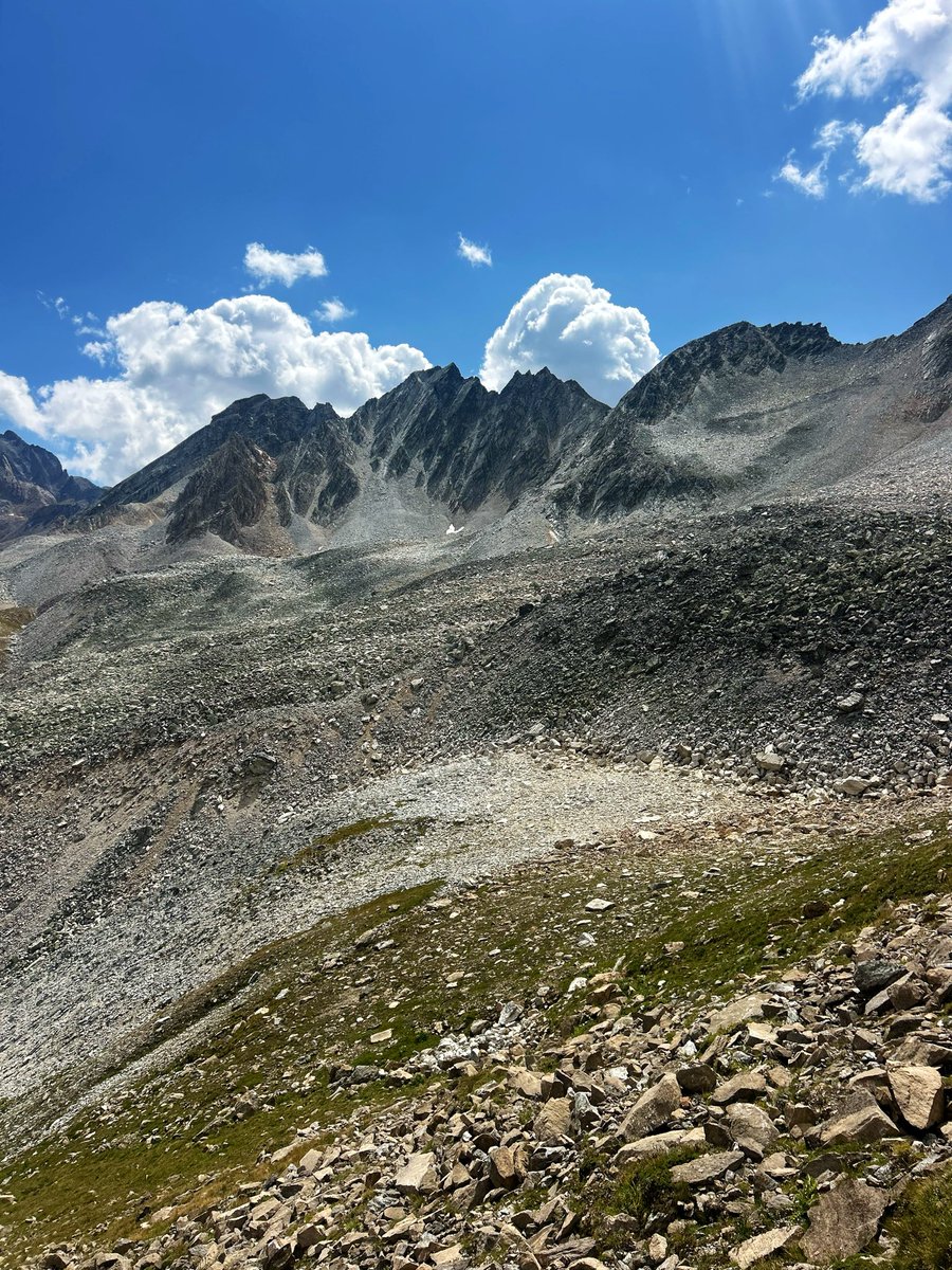 GatBasenc's tweet photo. Donant tombs per Tignes https://t.co/UR7WLxKT91